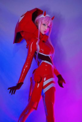 Cosplay Zero Two toàn bộ trang bị của Hidori Rose