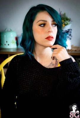 (Suicide Girls) Metalgypsy – Hoa cúc ấm áp