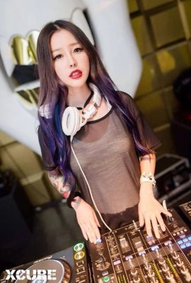 DJ Quenna không bao giờ quên khoe cặp mông đào hoạt hình khi vào vai DJ (24P)