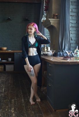 (Suicide Girls) Dolphie – Hoa anh đào