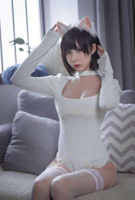 (Ảnh) Jumpsuit trắng Saionji Nange-White Cat (30P)