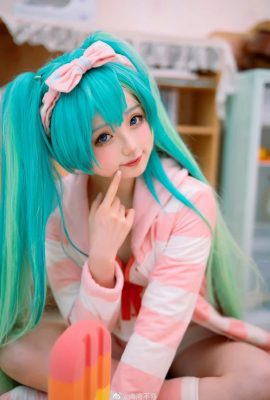 Hatsune Miku pyjama ver @万万不 uốn cong (9P)