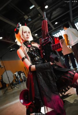 Girls' Frontline M4 SOPMOD II @里桃狠狠 (Nấm Kugou·Lễ hội âm nhạc hoạt hình đom đóm) (9P)