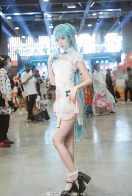 Hatsune Miku Shaohua @小娜比Nabby (Nhiếp ảnh: @大夫_Photoography) (Lễ hội trò chơi hoạt hình đom đóm) (8P)