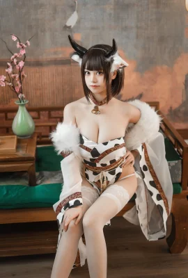 Mật ong lông mèo cosplay bò