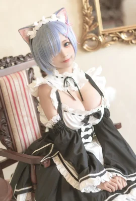 Momo Cosplay Rem ngu ngốc