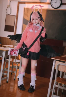 Người đẹp cosplay Rinajiao đến phòng riêng theo chủ đề JK của Jiang Xiaochun để cởi đồng phục và để lộ nội y ba điểm màu hồng để khoe vóc dáng bụ bẫm trong bộ ảnh quyến rũ 126P