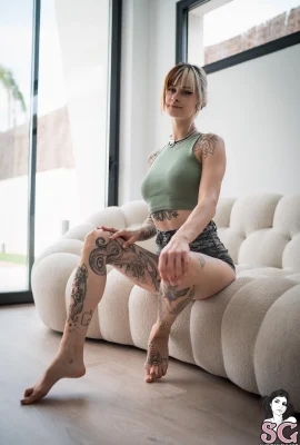 (Suicide Girls)21/10/2024 – Sallydinosaur – Couch Date(60P)