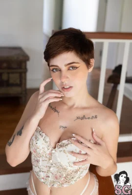 (Suicide Girls)25/12/2024 – Aliene – Lãng mạn(45P)