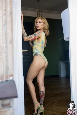 (Suicide Girls)03/01/2025 – Roxylove – Công chúa vàng(54P)