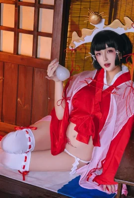 Cosplay Beauty Hina Kaguya Chủ đề Phù thủy Sexy Red Quần áo tiết lộ đồ lót trắng với vớ trắng cho thấy hình ảnh cám dỗ hoàn hảo của cơ thể 100p