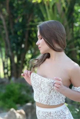 Lila Nova – Garden Delight (85p)